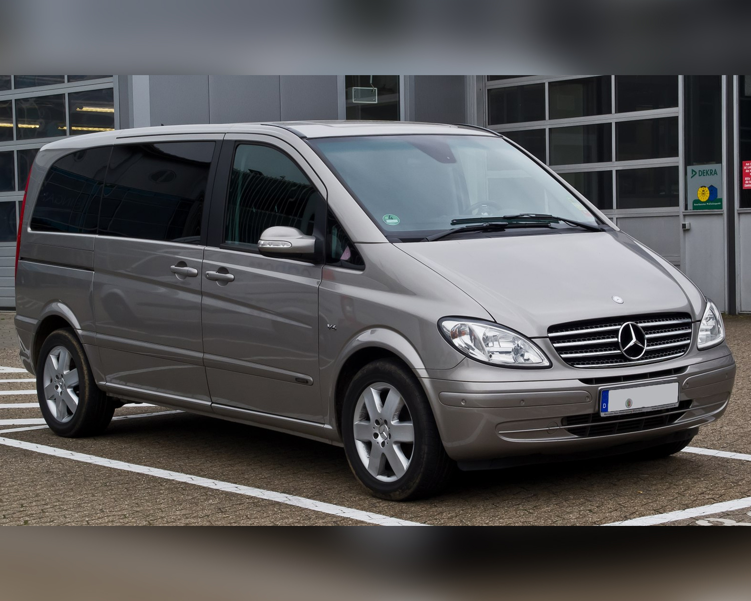 Mercedes Viano with Driver and Fuel